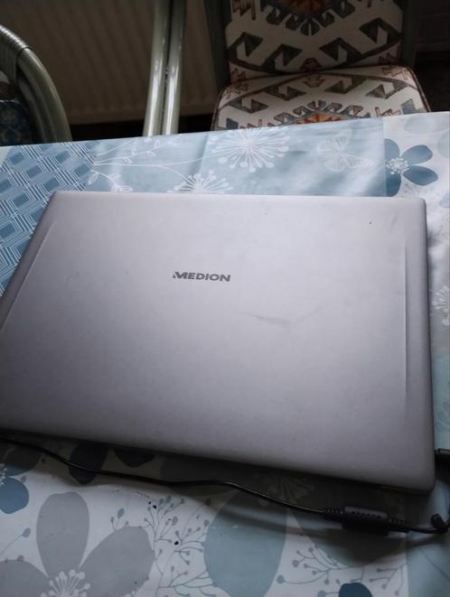 ZGAN Medion E6247 Laptop, Computers en Software, Windows Laptops, Zo goed als nieuw, 15 inch, SSD, Minder dan 2 Ghz, Met videokaart