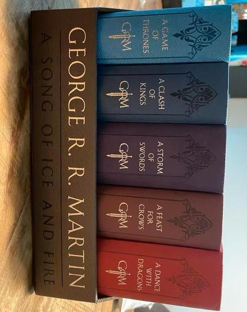 GEORGE R. R. MARTIN S A GAME OF THRONES LEATHER-CLOTH BOXED, Boeken, Fantasy, Zo goed als nieuw, Ophalen