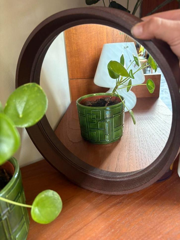 Vintage / retro spiegel lederlook, diameter ong 30 cm 🤎, Huis en Inrichting, Woonaccessoires | Spiegels, Zo goed als nieuw, Minder dan 50 cm