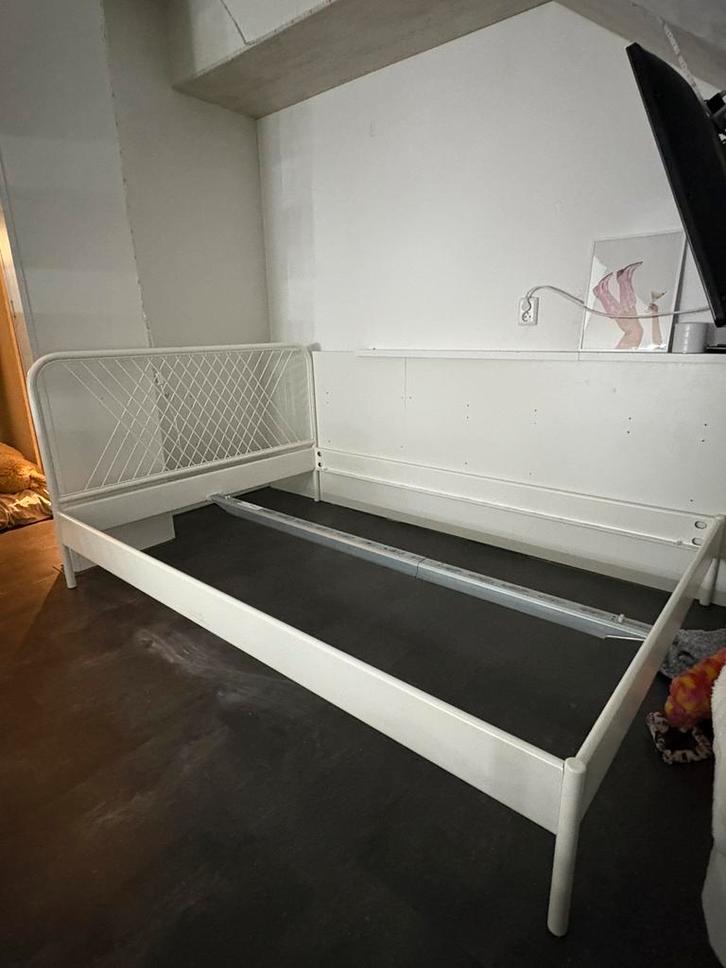 Bedframe Nesttun IKEA 140x200, Huis en Inrichting, Slaapkamer | Bedden, Zo goed als nieuw, Tweepersoons, 140 cm, Hout, Wit, Ophalen of Verzenden