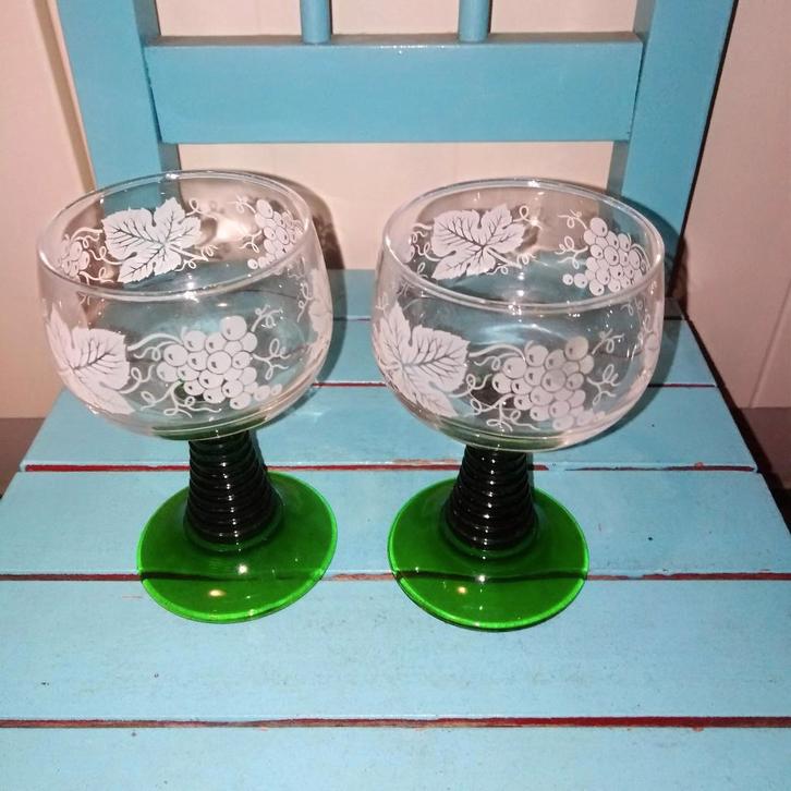 Roemer wijnglas met witte druiventros en blad 0,1L set van 2, Huis en Inrichting, Keuken | Servies, Zo goed als nieuw, Glas of Glazen