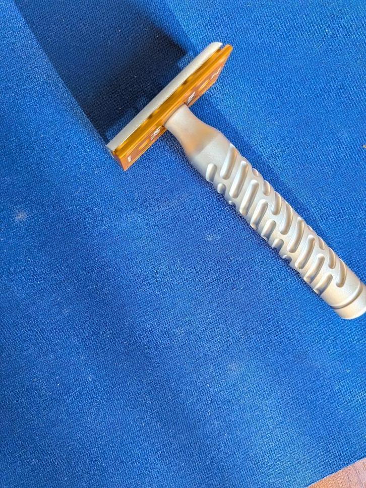 Scheermes The Goodfellas smile Styletto, Sieraden, Tassen en Uiterlijk, Uiterlijk | Gezichtsverzorging, Gebruikt, Gehele gezicht