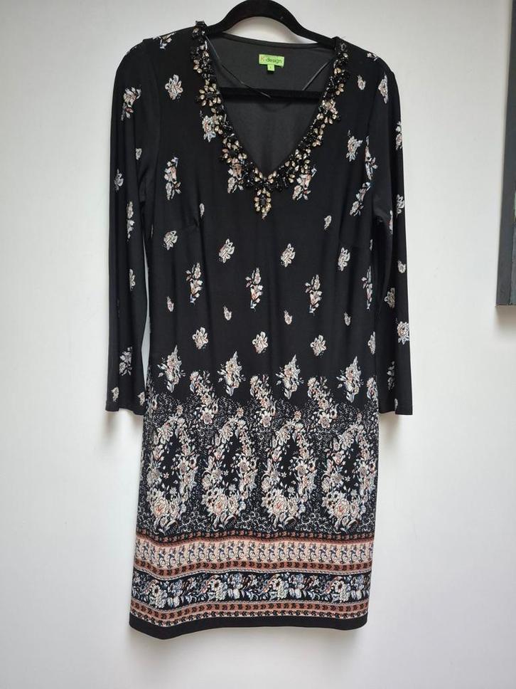 Zwarte K-Design jurk met print - Maat M, Kleding | Dames, Jurken, Zo goed als nieuw, Maat 38/40 (M), Zwart, Boven de knie, Verzenden