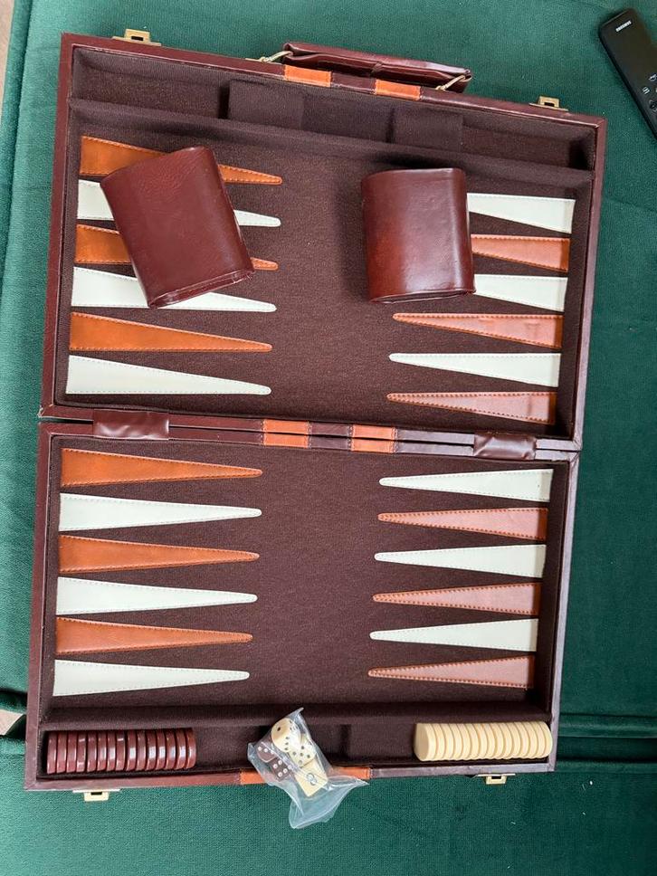 Vintage Backgammon Set in Lederen Koffer, Hobby en Vrije tijd, Gezelschapsspellen | Bordspellen, Gebruikt, Een of twee spelers