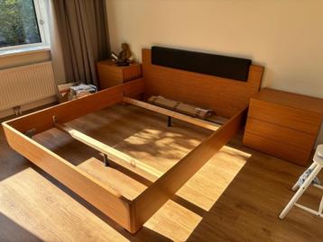 Tweepersoonsbed 160X200 met nachtkastjes