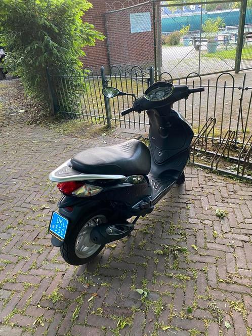 Piaggio Fly Zwart - 2017, Fietsen en Brommers, Scooters | Piaggio, Gebruikt, Fly, Benzine, Ophalen