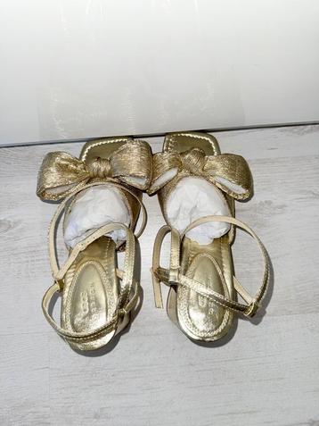 Sandalen met hak / nooit gedragen 39 beschikbaar voor biedingen