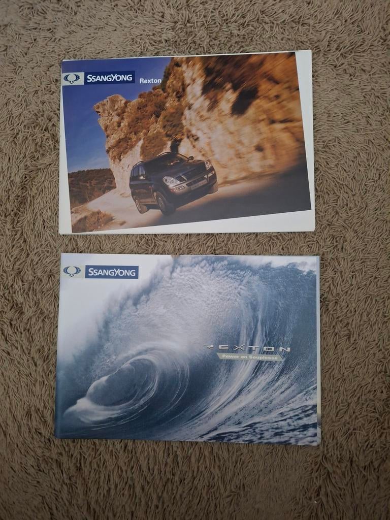 2x autofolder SsangYong Rexton, Verzenden, Zo goed als nieuw, Overige merken