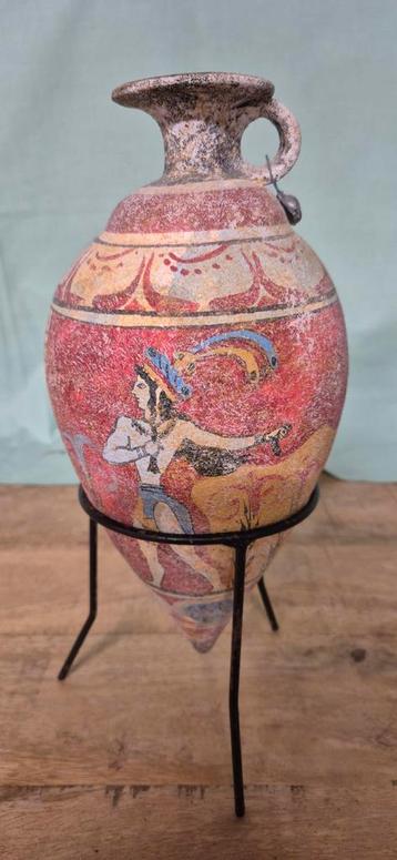 Antieke Stijl Vaas met Stand beschikbaar voor biedingen