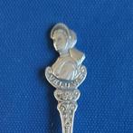 verzilverd lepeltje klederdracht Veluwe, muts (NIO 90), Antiek en Kunst, Ophalen of Verzenden