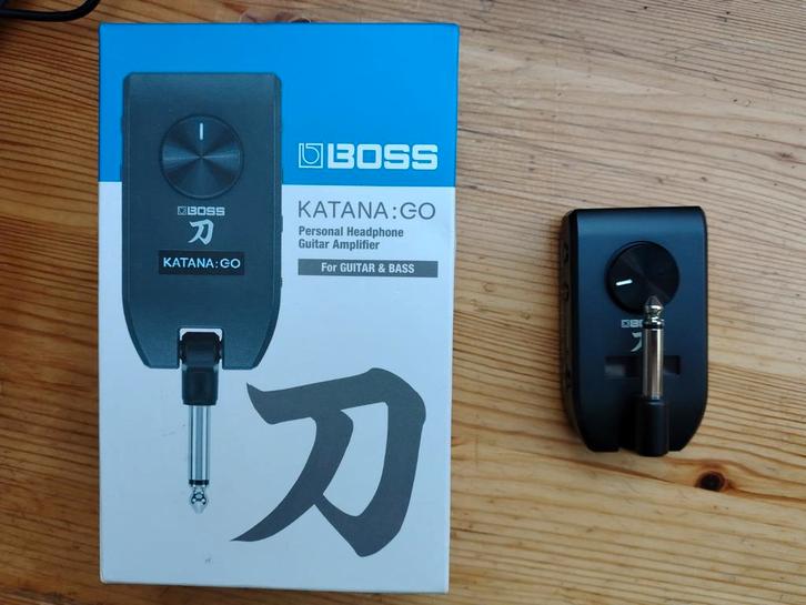 Boss Katana Go - Koptelefoon Gitaar Versterker ZGAN, Muziek en Instrumenten, Versterkers | Bas en Gitaar, Zo goed als nieuw, Minder dan 50 watt