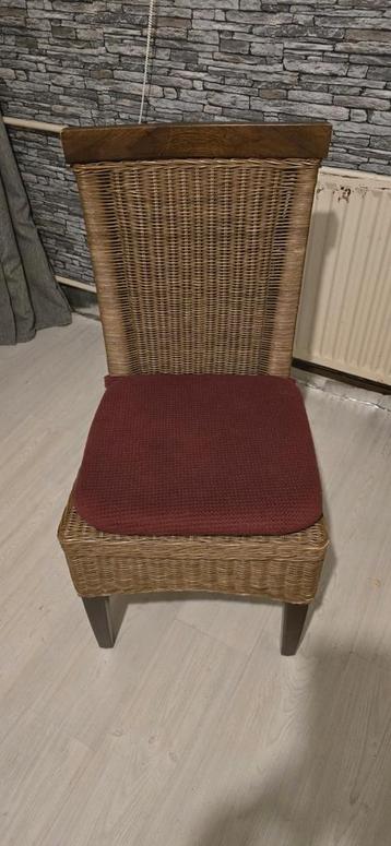Te koop: 8 stijlvolle rieten eetkamerstoelen beschikbaar voor biedingen