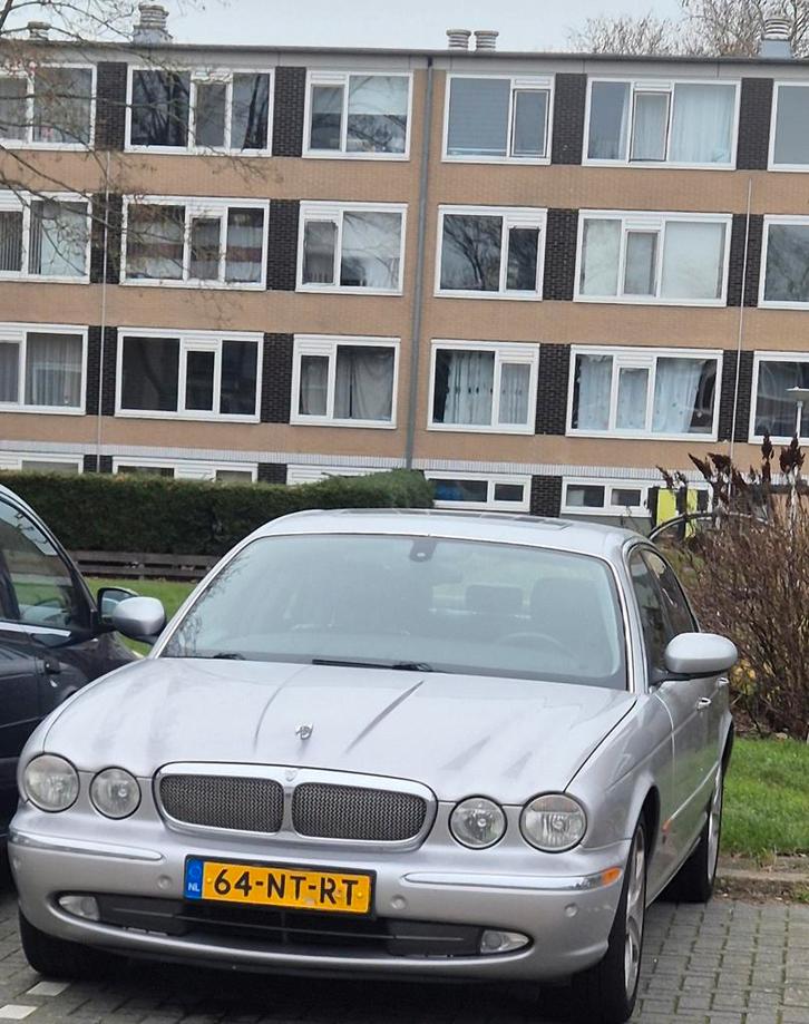 Bom volle Jaguar XJ 3.5 AUT 2004 Grijs, Auto's, Jaguar, Particulier, XJ, Benzine, D, Sedan, Automaat, Origineel Nederlands, Zilver of Grijs