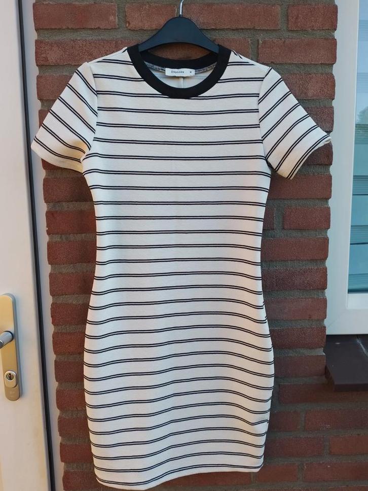 Mooi streep jurk van DAPHNEA, M zwart wit, Kleding | Dames, Jurken, Zo goed als nieuw, Maat 38/40 (M), Wit, Boven de knie, Verzenden