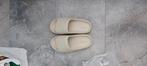 Yeezy slides, Ophalen of Verzenden, Zo goed als nieuw