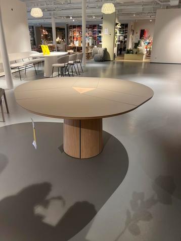 Skovby eetkamertafel SM33 beschikbaar voor biedingen