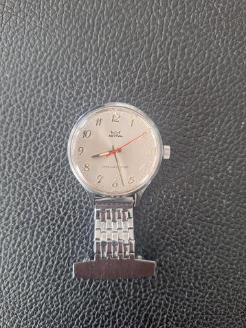 Vintage Astral Verpleegstershorloge beschikbaar voor biedingen