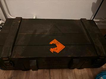 Grote Houten Munitiekist (legerkist) beschikbaar voor biedingen