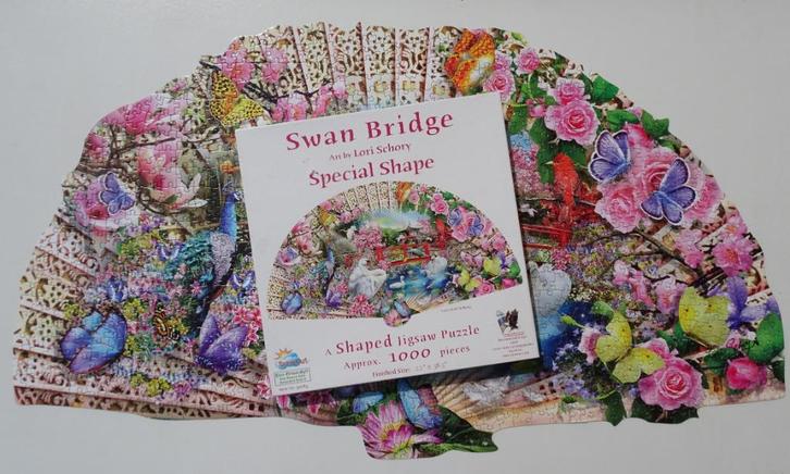 Swan Bridge - vormpuzzel SunsOut 1000 st, Hobby en Vrije tijd, Denksport en Puzzels, Zo goed als nieuw, Legpuzzel, 500 t/m 1500 stukjes