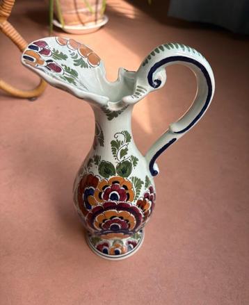 Fraaie polychrome schenkkan, Delft, handbeschilderd beschikbaar voor biedingen