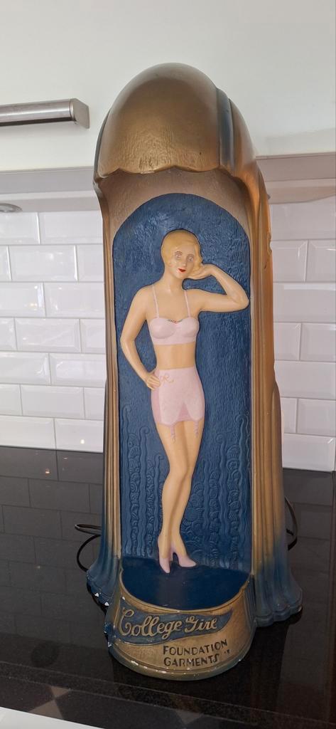 Oud Frans reclame object pin up girl lamp, Antiek en Kunst, Curiosa en Brocante, Ophalen