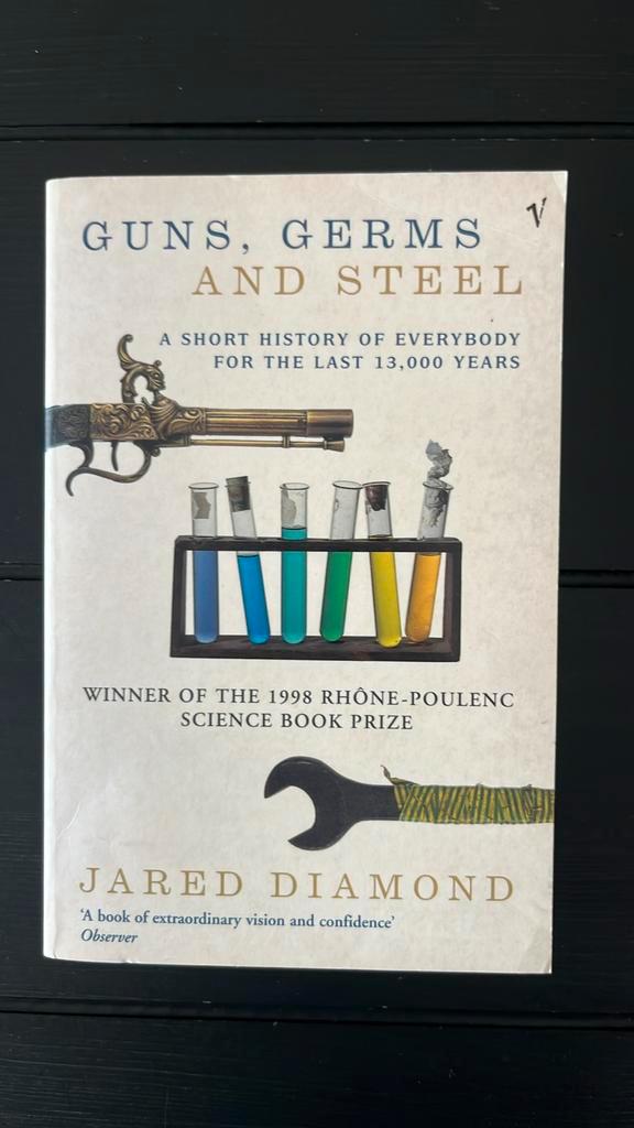 Guns, Germs, and Steel - Jared Diamond, Boeken, Geschiedenis | Vaderland, Gelezen, 20e eeuw of later, Ophalen of Verzenden