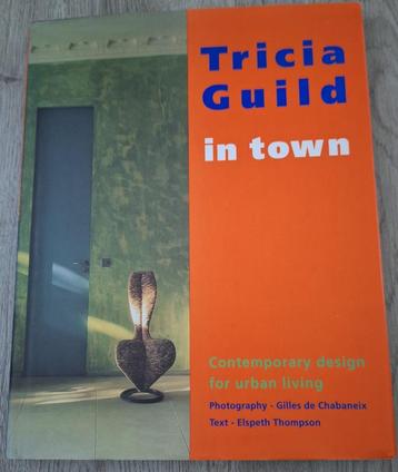 Tricia Guild in town met opdracht en gesigneerd door Tricia beschikbaar voor biedingen
