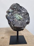 Smaragd in matrix op stalen standaard, Ophalen of Verzenden, Mineraal