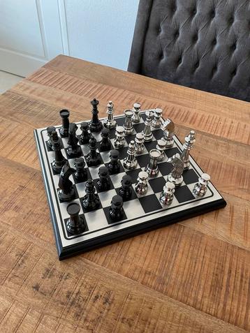 Schaakbord zilver met zwart beschikbaar voor biedingen