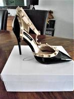 Lak stiletto's met studs en enkelbandje mt. 37, Ophalen, Pumps, Zwart, Nieuw