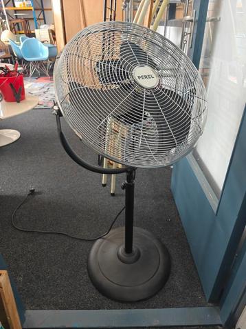 3x vloer ventilator  beschikbaar voor biedingen