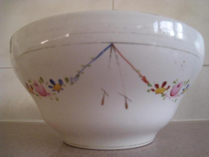 Schaal, wit, buiten met bloemmotief, Antiek en Kunst, Antiek | Porselein, Ophalen of Verzenden