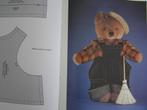 Dressing The Teddy Bear - kleding voor de knuffelbeer - 1988, Ophalen of Verzenden, Nieuw, Overige merken