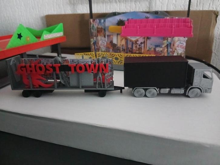 KERMIS Transporten GHOSTTOWN Spookhuis, Hobby en Vrije tijd, Modelbouw | Auto's en Voertuigen, Nieuw, Truck, Groter dan 1:32, Overige merken