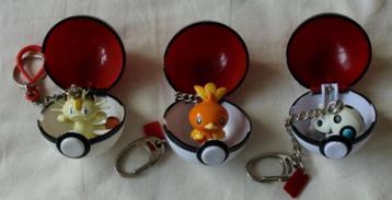 3 Pokéballs, elk met sleutelhanger: Meowth & Aron & ? beschikbaar voor biedingen