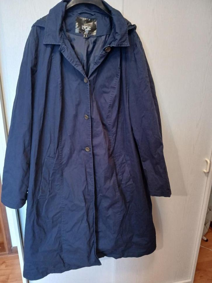 Donkerblauwe tussenjas / regenjas. Maat 50/52, Kleding | Dames, Grote Maten, Zo goed als nieuw, Jas of Mantel, Blauw, Ophalen of Verzenden