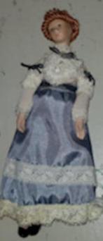2) Vintage Dell Prado porseleinen poppetje "dame ", Verzamelen, Poppenhuizen en Toebehoren, Popje, Ophalen of Verzenden, Zo goed als nieuw