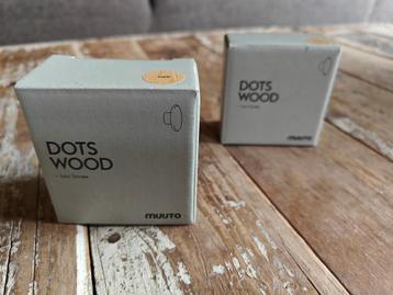 2x Muuto Dots Wood (oak, 6,5 cm) – nieuw in verpakking beschikbaar voor biedingen