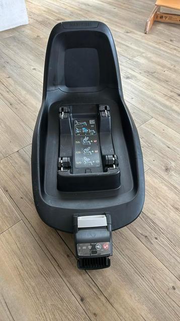 Maxi-cosi 2 way fix basis beschikbaar voor biedingen