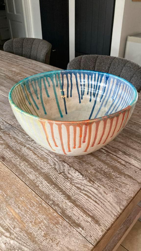 Hele mooie grote fleurige schaal, Huis en Inrichting, Woonaccessoires | Schalen en Manden, Zo goed als nieuw, Rond, Glas, Ophalen