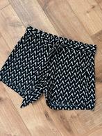 Studio anneloes zigzag short L zwart/offwhite, Kleding | Dames, Broeken en Pantalons, Kort, Zwart, Maat 42/44 (L), Ophalen of Verzenden