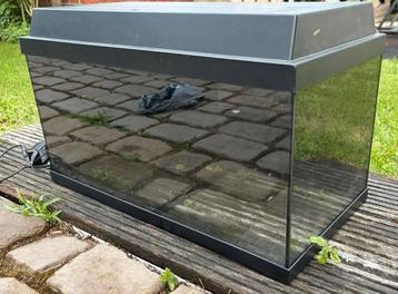 Jewel aquarium 60cm met pomp, verwarming, netje en wisser beschikbaar voor biedingen