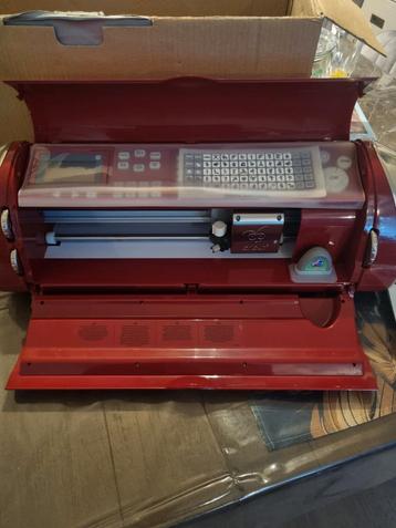 Cricut Cake met Benodigheden beschikbaar voor biedingen
