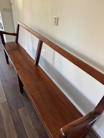 Houten kerkbank // 200cm breed // 2-3 personen beschikbaar voor biedingen