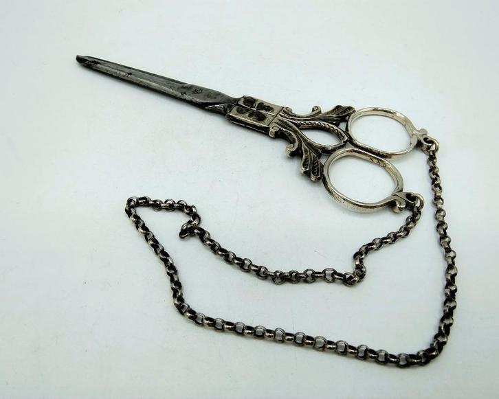 18e eeuws schaar met zilveren handvat en jasseron ketting, Antiek en Kunst, Antiek | Goud en Zilver, Zilver, Verzenden