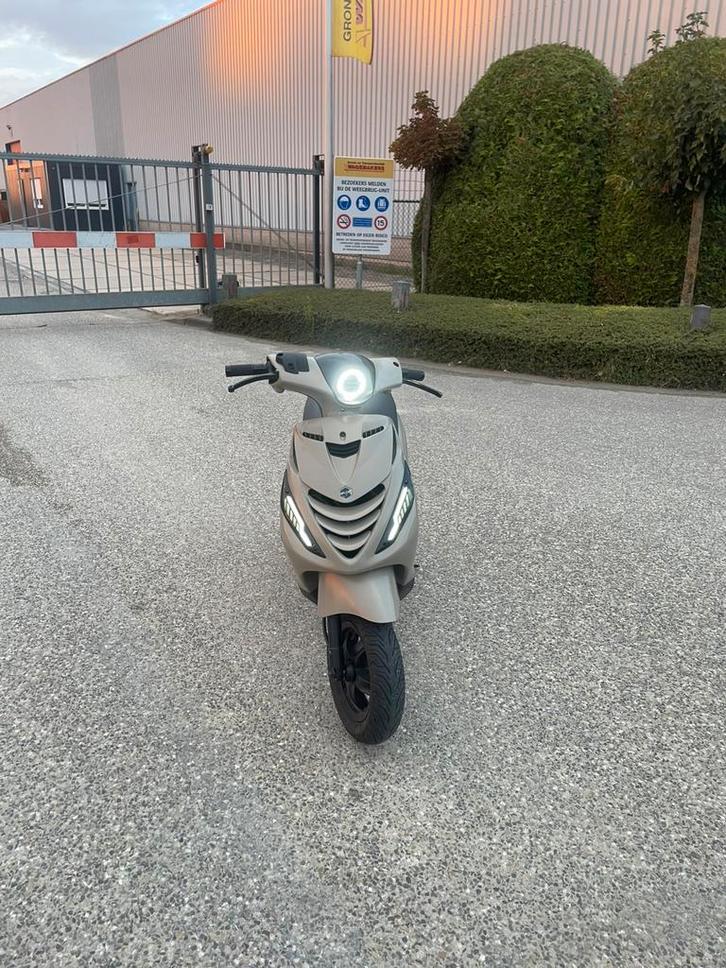 Zip 80cc, Fietsen en Brommers, Scooters | Piaggio, Zo goed als nieuw, Zip, Benzine, Ophalen of Verzenden