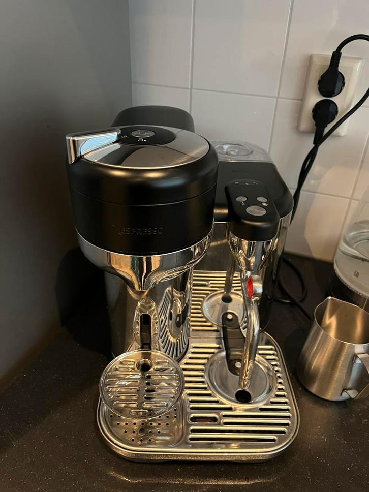 Nespresso Sage Vertuo Creatista BlackTruffle met bon06-08-23, Witgoed en Apparatuur, Koffiezetapparaten, Zo goed als nieuw, Koffiemachine