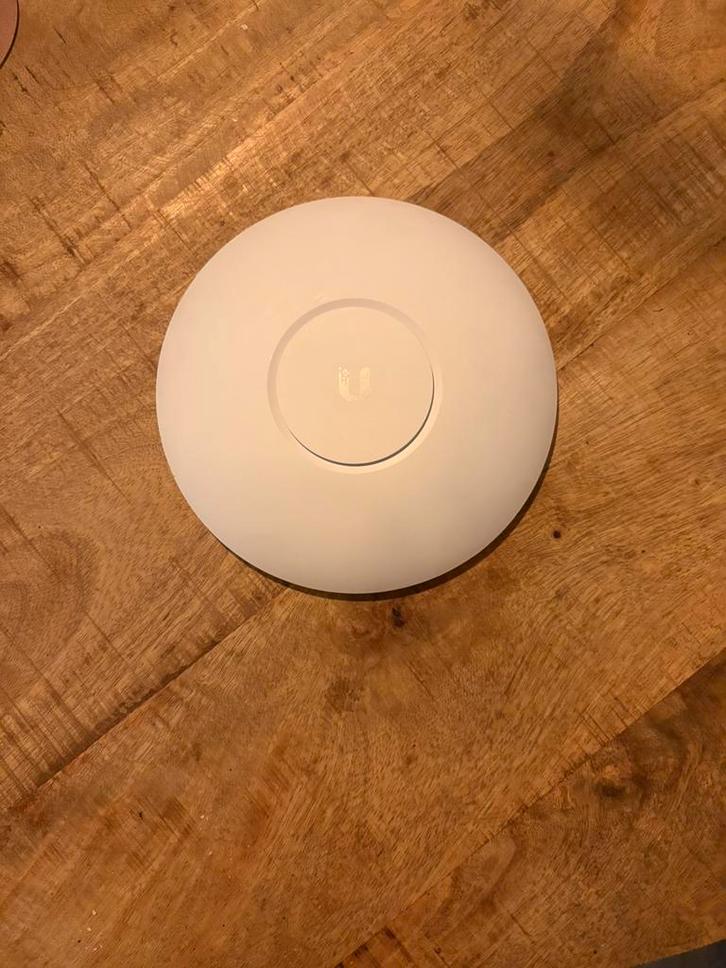 Ubiquiti UniFi UAP-AC-Pro Access Point (refurbished), Computers en Software, Accesspoints, Zo goed als nieuw, Ophalen of Verzenden