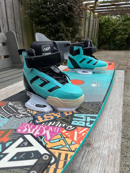 Brunotti Blast incl. boots (kiteboard voor kind), Watersport en Boten, Kitesurfen, Gebruikt, Kiteboard, Twintip, Verzenden