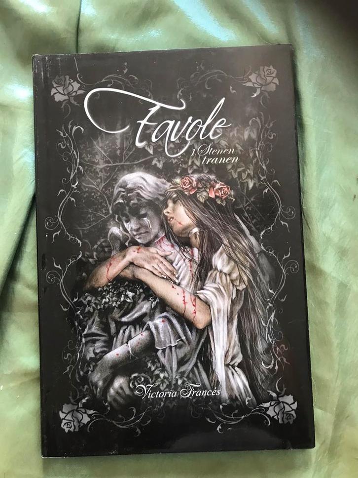 Favole 1 Victoria Frances, Boeken, Fantasy, Zo goed als nieuw, Ophalen of Verzenden